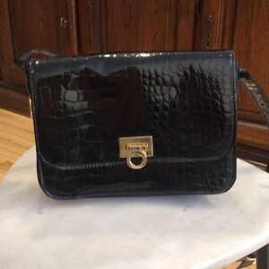 Elegant Black Crocodile-Embossed Women's Bag